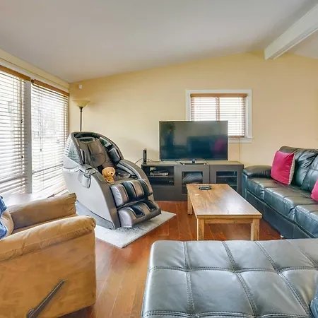 Bright Ann Arbor Home With Yard, 3 Mi To U Of M